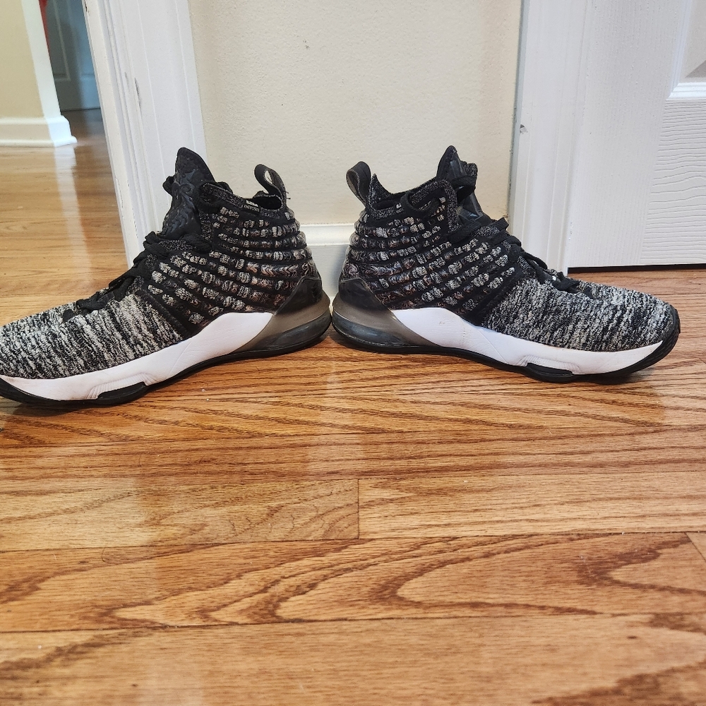 EUC Nike Lebron- size 6Y=women's size 7.5, black and white marl pattern - Picture 3 of 5
